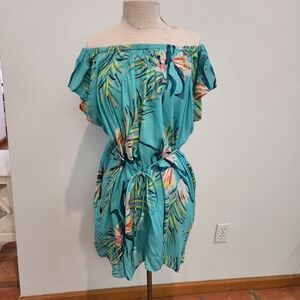 Echo palm Beach boutique style off shoulder dress